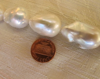 ONE FLAMEBALL PEARL, Luxe Fireball Baroque Jumbo Pearl, Lustrous White, Thick Nacre, approx 17x27, One Piece, (P031)