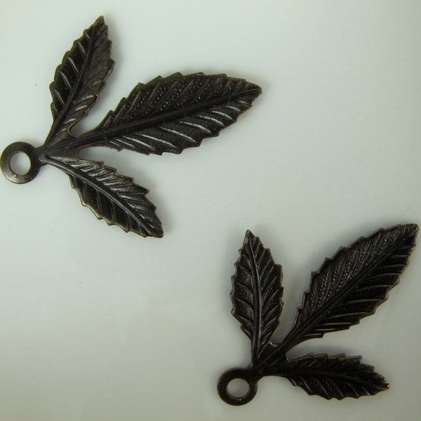 Leaf Triplasian, Vintaj Natural Brass Fastenable, 30x24mm, Nickel and Lead Safe, 2 pieces (FS015)