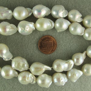 ONE BAROQUE Pearl WHITE, Luxe Pear Shape with Round Belly, Thick Nacre, env. 13-15X15-19mm, One Pearl, P083 image 4