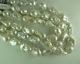 ONE PEARL White Baroque, Wild Flameball with Round Belly, Organic, Rustic Nacre, approx 17 X 25-30mm, One Pearl (P086)