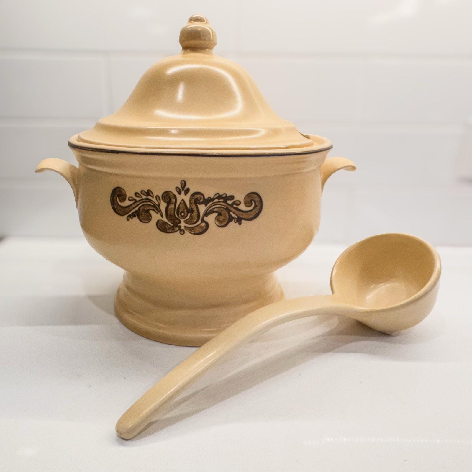 1976 Vintage Pfaltzgraff Village Soup Tureen W/ Lid and Ladle