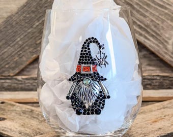 Strass Halloween Gnom Hexe, 18 Unzen Stemless Weinglas von Broomstick Blvd