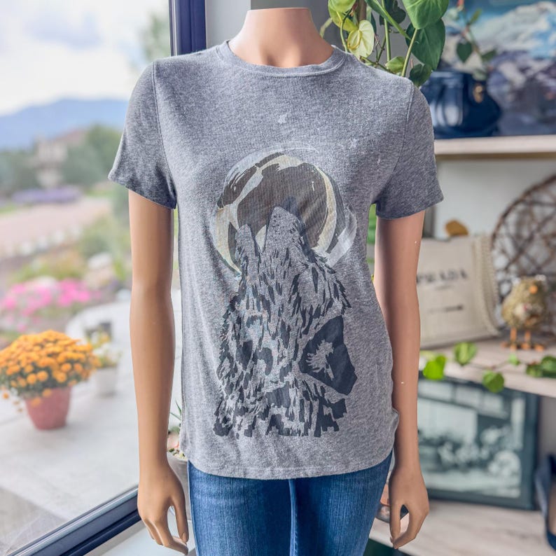 Free People We The Free Wolf Howling at the Moon Short Sleeve Tee-Women's Medium image 1