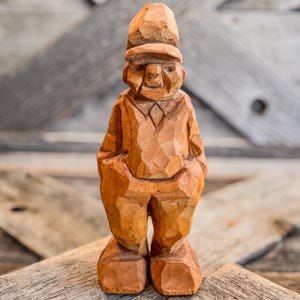 1993 Vintage Folk Art HandCarved Wooden Old Man “Oskar” w Hands in Pockets-6.5”H