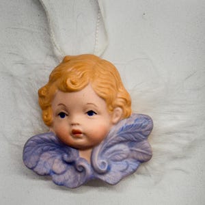 Gorgeous Vintage Angel/Cherub Ornament Decor With Faux Feathers, 2.5&quot;H
