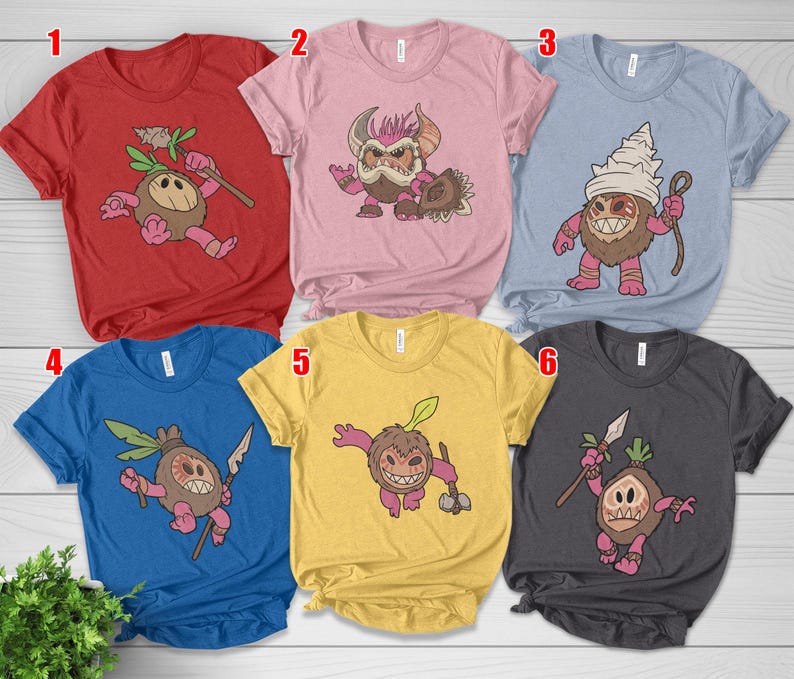 Puede incluir: Una colecci&oacute;n de seis camisetas de manga corta en varios colores, cada una con un dise&ntilde;o de personaje de dibujos animados &uacute;nico. Los dise&ntilde;os incluyen una criatura parecida a un coco con varios accesorios y expresiones. Las camisetas son rojas, rosas, azul claro, azules, amarillas y carb&oacute;n.