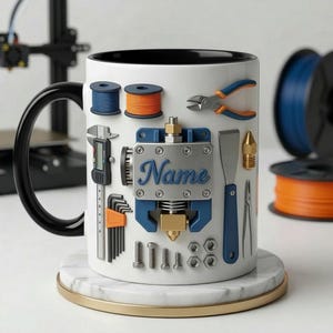 Puede incluir: Un juego de tres tazas de cerámica con un acabado moteado y mate. Las tazas son de color crema, gris claro y gris oscuro. Cada taza tiene un diseño simple y minimalista y un asa redondeada.