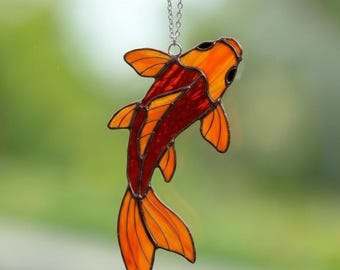 Glasmalerei Koi Fisch Suncatcher: Handgefertigte Fensterdekoration, leuchtende Orangetöne