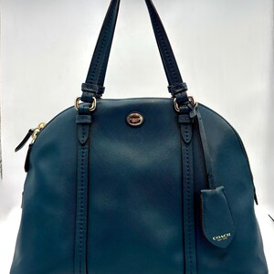 Bolso satchel Peyton Cora de Coach / Bolso de hombro de piel saffiano verde azulado / Bolso de mano espacioso con forma de cúpula / Autenticidad certificada