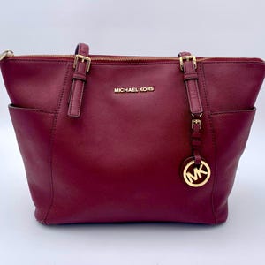 Sac de voyage Michael Kors Jet Set | porté épaule en cuir saffiano bordeaux | Grand sac à main de travail | Sac de tous les jours | Cadeau pour elle