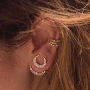 Diamond Ear Cuff, Non Pierced Earring, Classic Jewelry, Tiny Gold Ear Wrap, Bold Cartilage Earring, Gift for Friend, Women Birthday Gift