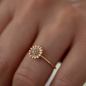 Daisy Flower Ring, Cutel Floral Jewelry, Gold Blossom Ring, Rose Gold Accessory, Sunflower Band Ring, Flower Lover Gift, Jewelry for Girl
