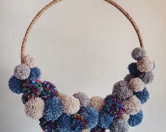Handgemachter Pom-Pom-Kranz: Gemütliches Wohndekor