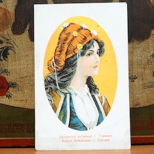 Bellezza balcanica greca/greci Costume greco ricamato/vecchia cartolina originale/mostra antica del 1900/etnografia/gioielli in costume popolare Grecia