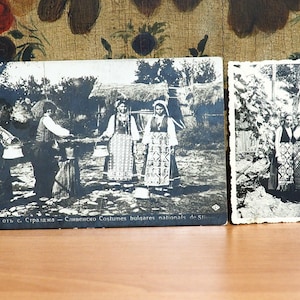 Lot de 2 cartes postales/1931 ville bulgare Straldzha Sliven région costume national/photo personnelle/ancienne carte postale originale/photo/bijoux fantaisie folkloriques