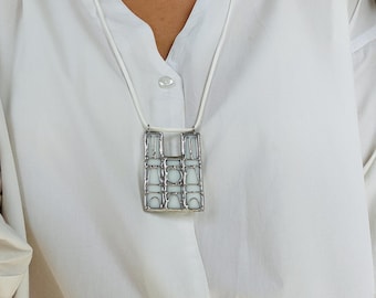 Colgante de vitral / Collar arquitectónico / Joyería artesanal de diseño