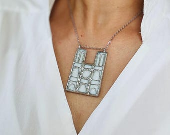 Colgante de vitral / Collar arquitectónico / Joyería artesanal de diseño