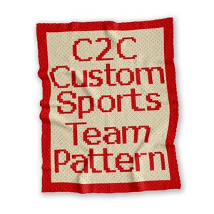 Puede incluir: Una manta hecha a mano, tejida a ganchillo, con un centro color crema y un borde rojo. La manta presenta el texto "C2C Custom Sports Team Pattern" en rojo, con letras pixeladas, ideal para los fanáticos del deporte.