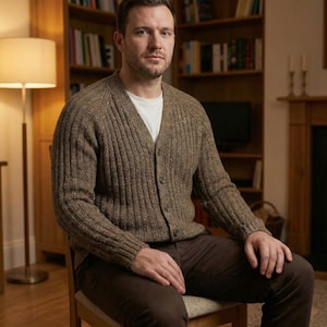 Patrón de tejido para cárdigan Lorenzo para hombre, con textura en punto canalé, mangas raglán, de arriba a abajo, sin costuras, con botones delanteros, suéter cálido y acogedor, tutorial en PDF.