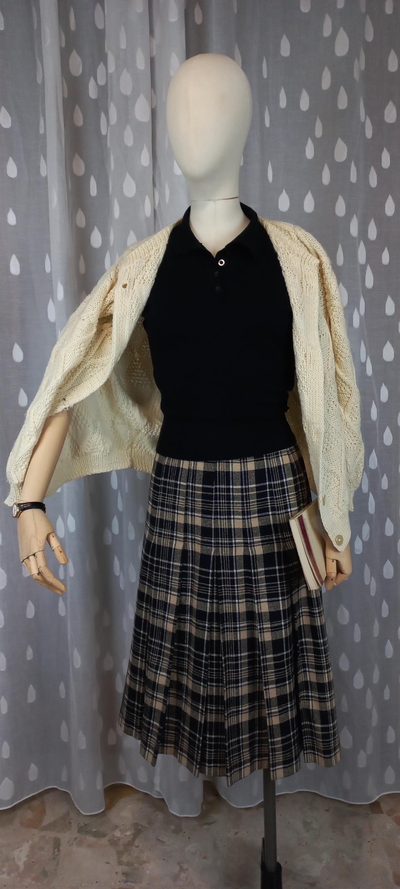 Tenue d'étudiant des années 60 style universitaire sombre