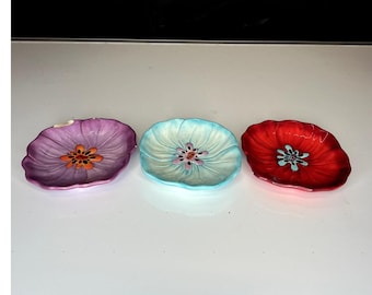 3 platos de 5” de aperitivo floral de Laurie Gates, California festoneado floral