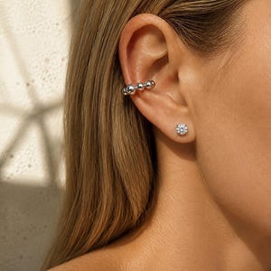 Złota lub srebrna bransoletka do ucha z koralikami | Biżuteria do uszu bez przekłuwania | Elegancka, minimalistyczna bransoletka do ucha | Złote kolczyki | Srebrny sztuczny piercing