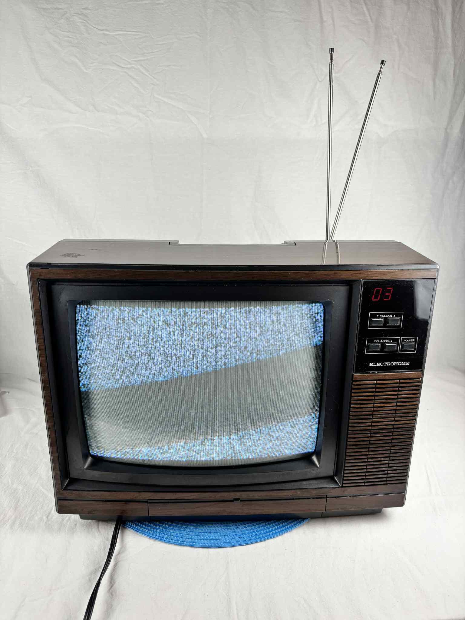 ビンテージ Electrohome テレビ モデル 33CC11、1980 年代のレトロな