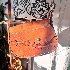 Vintage Tooled Leather Crossbody Bag – Handmade Floral Carved Purse, Genuine Brown Leather, Rustic Boho Shoulder Bag, Western Style
