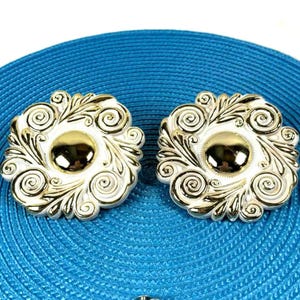 カナダ製の、花柄アラベスク模様の白と金の新しいヴィンテージ装飾引き出しまたはキャビネットハンドル 2 個セット