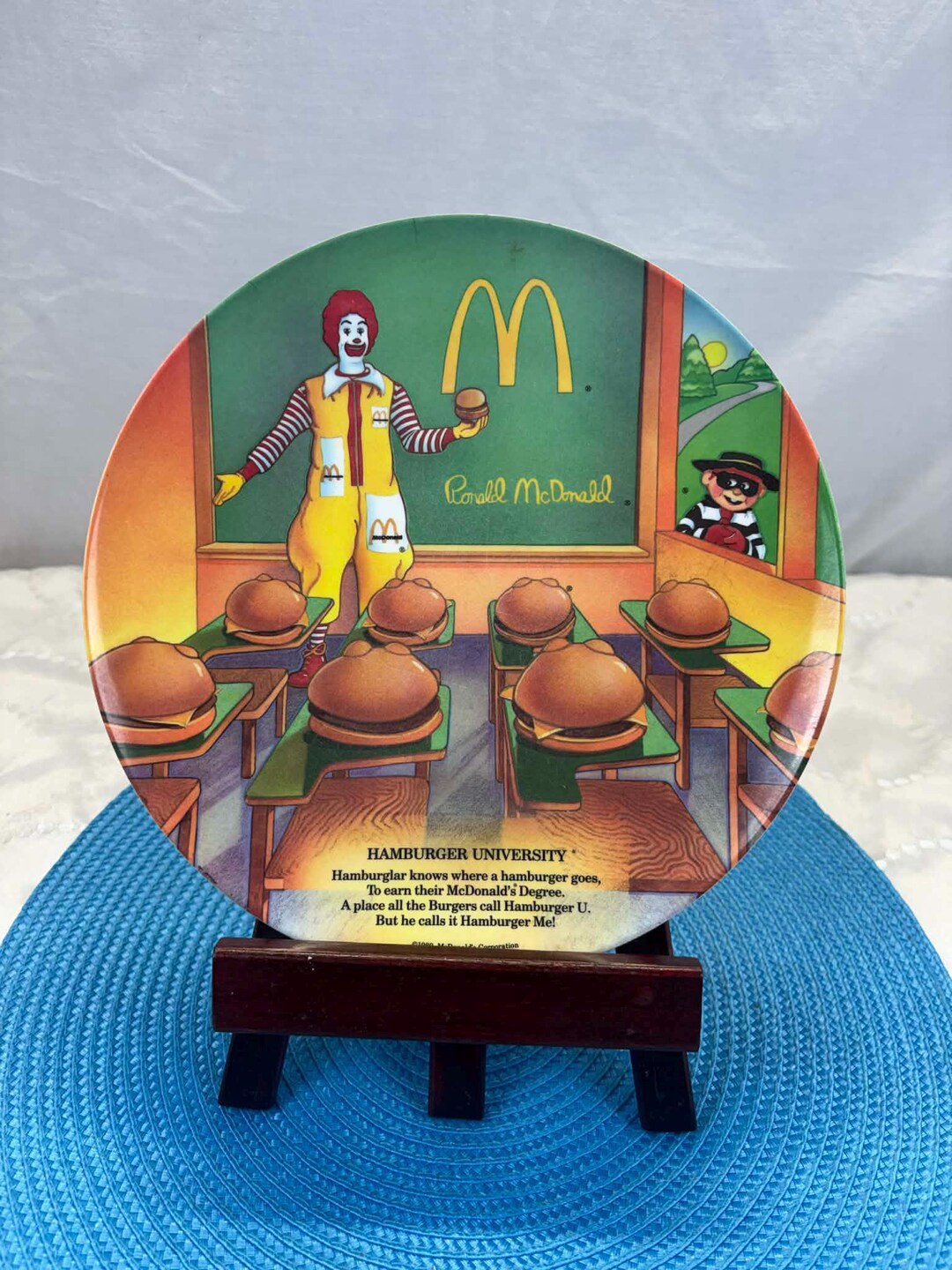 McDonald's 国際ハンバーガー大学 表彰プレート 1996 1990 Mcdonald's Souvenir Plate, Hamburger University, Featuring