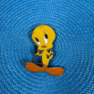 Vintage Tweety Bird Looney Tunes Belt Buckle in Yellow and  display picture 3
