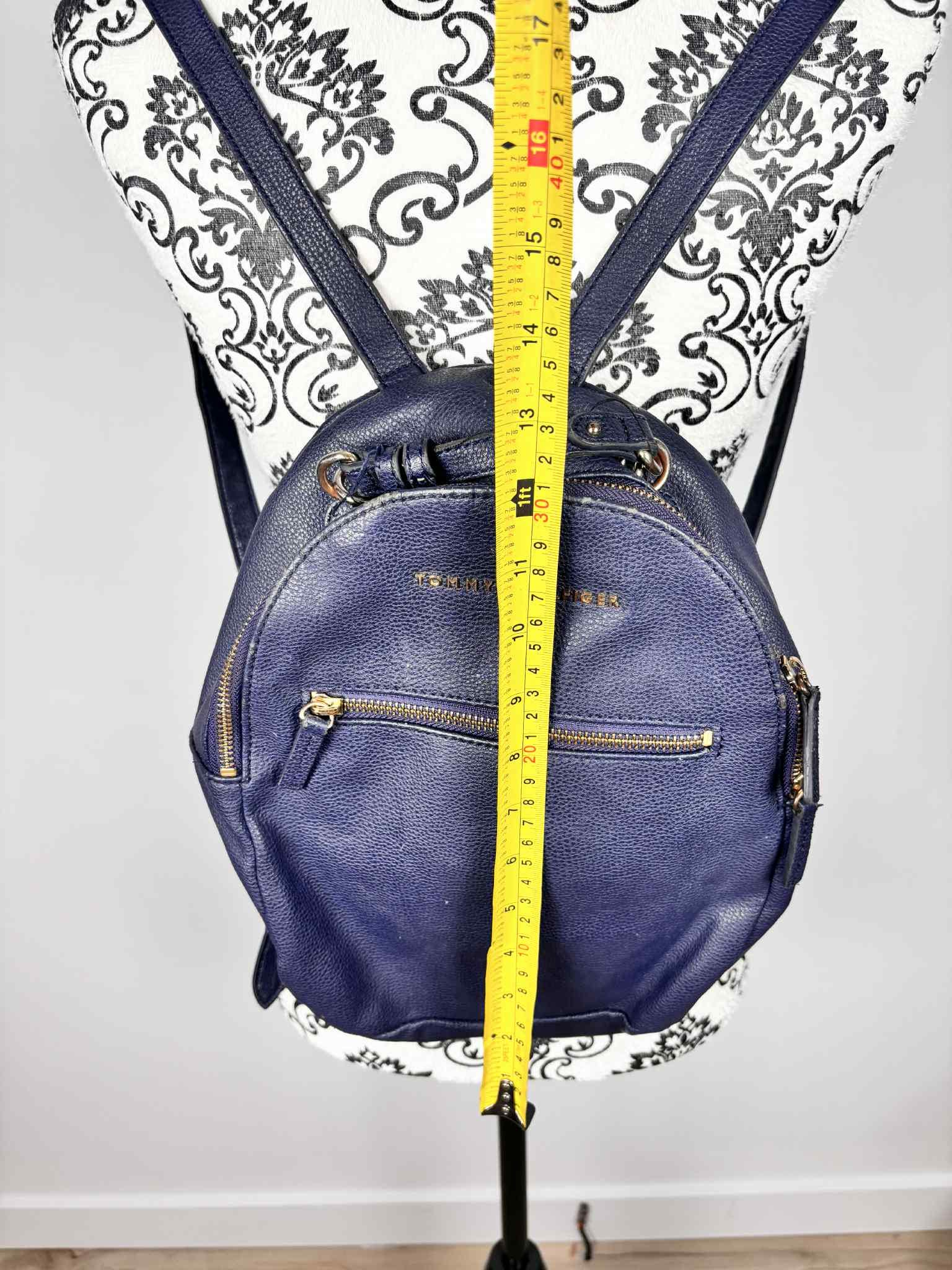 トミーヒルフィガー　ヴィンテージ　希少　リュック Vintage Tommy Hilfiger Navy Faux Leather Backpack With Gold