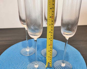 本物のムラーノ製シャンパングラス4個セット、ピンク色の螺旋状のリブ