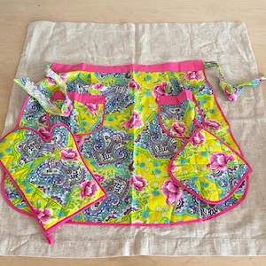 Retro 70s Kitchen Set – Apron, Oven Mitt & Pot Holder in Bright Floral and Paisley Print with Hot Pink Trim, Colorful Cotton Cooking Set