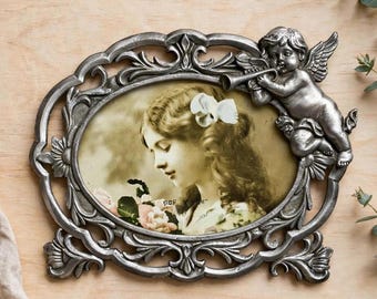 Vintage fotoram i silvermetall med dekorativ ängel, romantisk viktoriansk stil, antik heminredning, elegant inredningskollektion!