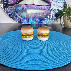 vintage ceramic hamburger salt and pepper shakers retro novelty kitchen decor fun cheeseburger diner style condiment collectors set