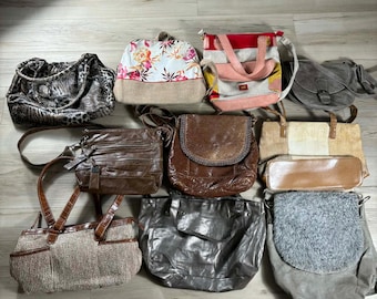 Lot of vintage-style Y2K women's handbags and satchels, neutral and natural tones, very good condition, ideal for resale