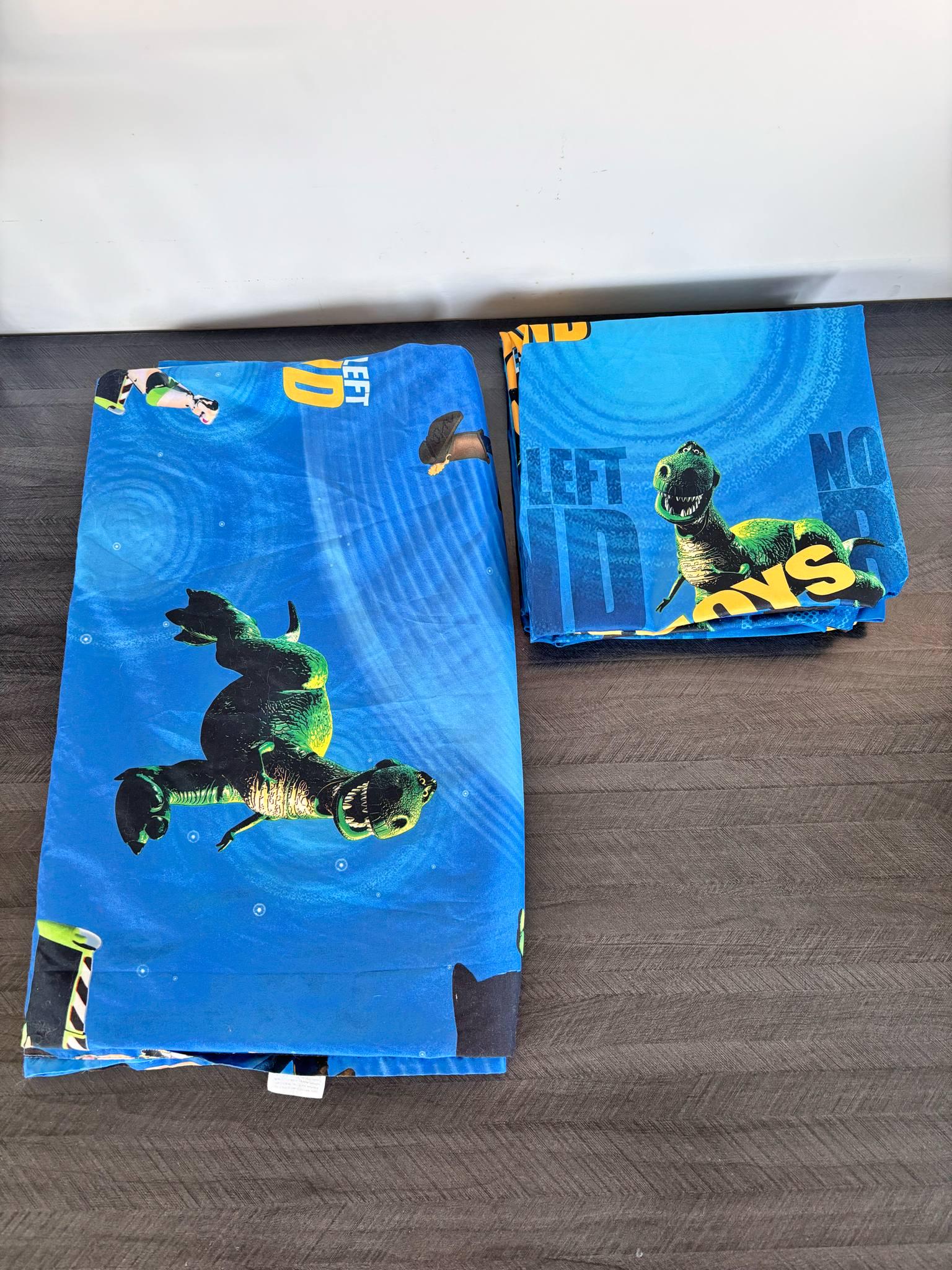 Disney TOY STORY PIXAR タペストリー ラグ 90s Vintage Disney Pixar Toy Story Flat Sheet & 2 Curtains 41x41