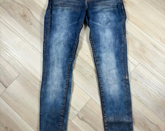 Y2K women's jeans by Parasuco Denim Legend, size 28 (measured), super skinny with embroidered wing back pockets
