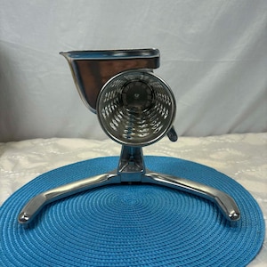 Coronet Vintage Silver Metal Salad Maker – Retro Manual Grater for Vegetables and Cheeses, 1950s Kitchen, Mid-Century Style