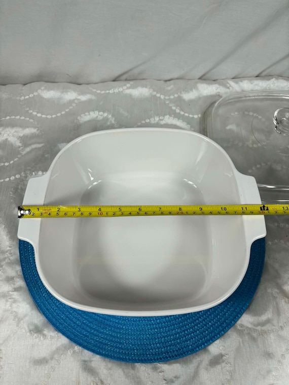 Vintage Corning Ware 5L Dish With Glass Lid Featuring a Vegetable