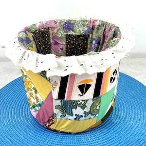 Panier patchwork fait main tissu floral vintage avec dentelle panier rangement couture decor cottage shabby chic artisanat maison