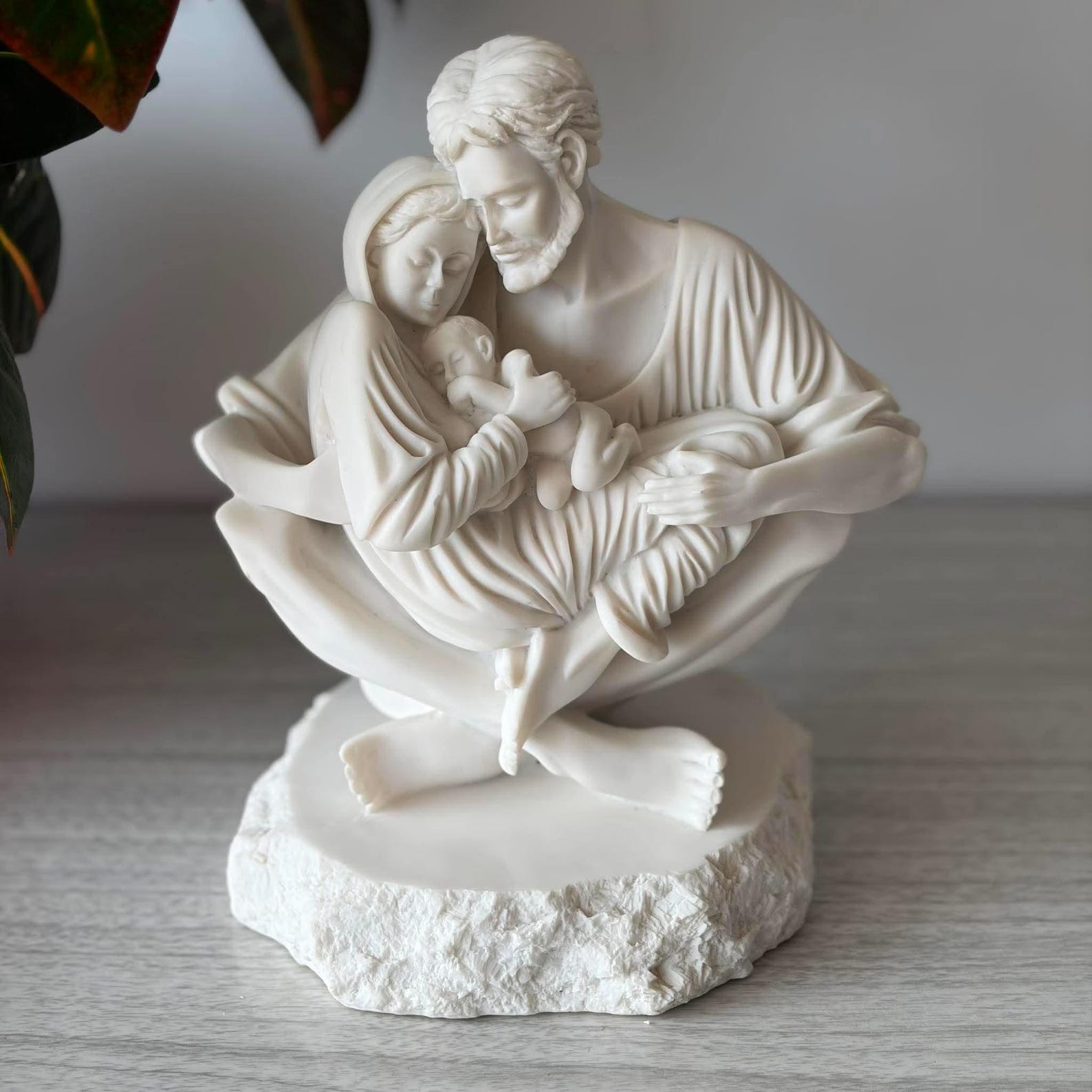 Timothy P. Schmalz Collection A Quiet Moment Holy Family Religious Figurine 2.58 kg