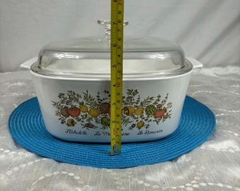 Vintage Corning Ware 5L Dish With Glass Lid Featuring a Vegetable