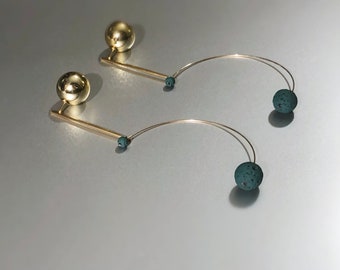 Boucles d'oreilles « equilibrium » Pierre de Lave verte et la tige plaquée or 18k
