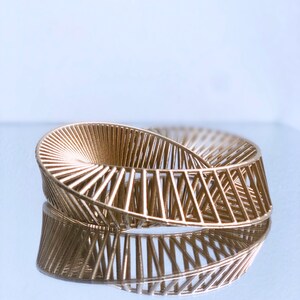 mobius bracelet 3d impression original design conception fait par Miette géométrique architecturale optique couleur dorée