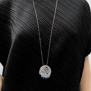 Pendentif ou les boucles d&#39;oreilles en maille « Bubbles » fait main par Miette à personnaliser