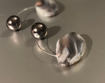 Boucles d'oreilles aux Agates pierres précieuses et les perles métalliques
