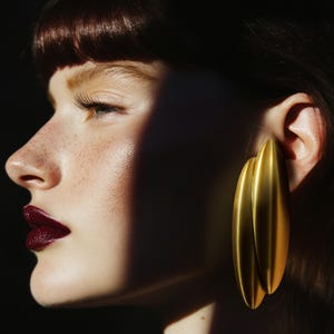 Boucles d&#39;oreilles géantes &quot;Jumeaux&quot; XL – Bijoux Écologique Dorés, légères, boucles asymétriques • boucles originales, Design Miette
