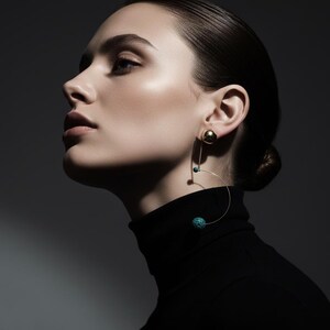 Boucles d'oreilles « equilibrium » Pierre de Lave verte et la tige plaquée or 18k image 5